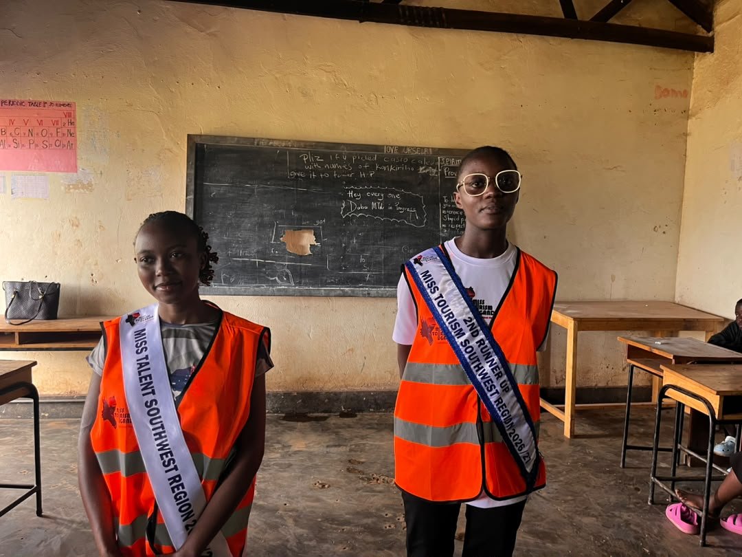 amutuheire256's tweet photo. I believe every journey should be a safe journey. Let’s respect road users, follow traffic rules, and make road safety everyone’s responsibility. Together, we can save lives and make tourism safer. 🇺🇬
@misstourismUga 
@Southwestug 
#Roadsafety
#Exploreuganda
#UWA https://t.co/Q7SZZ6eaRh
