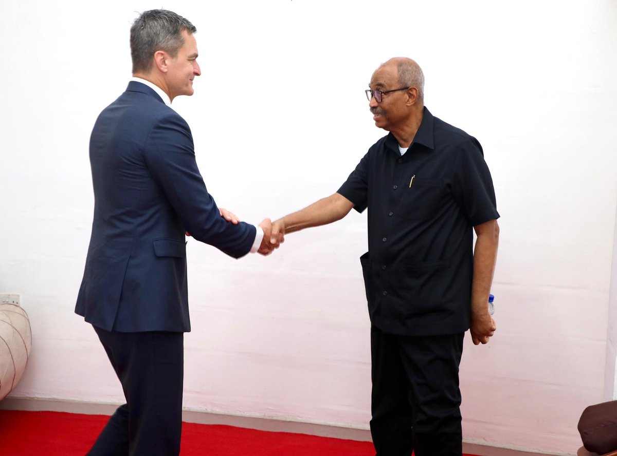 usembassytz's tweet photo. Kaimu Balozi Lentz aliendeleza ziara yake baada ya ushiriki wake katika Data Tamasha kwa kufanya mazungumzo ya kina na yenye tija na  Rais Mstaafu wa Zanzibar Amani Abeid Karume, Mkuu wa Chuo Kikuu cha Sayansi na Teknolojia Mbeya na Rais Mstaafu wa Zanzibar.
 
#usembasytz https://t.co/l6DZc1RqnC
