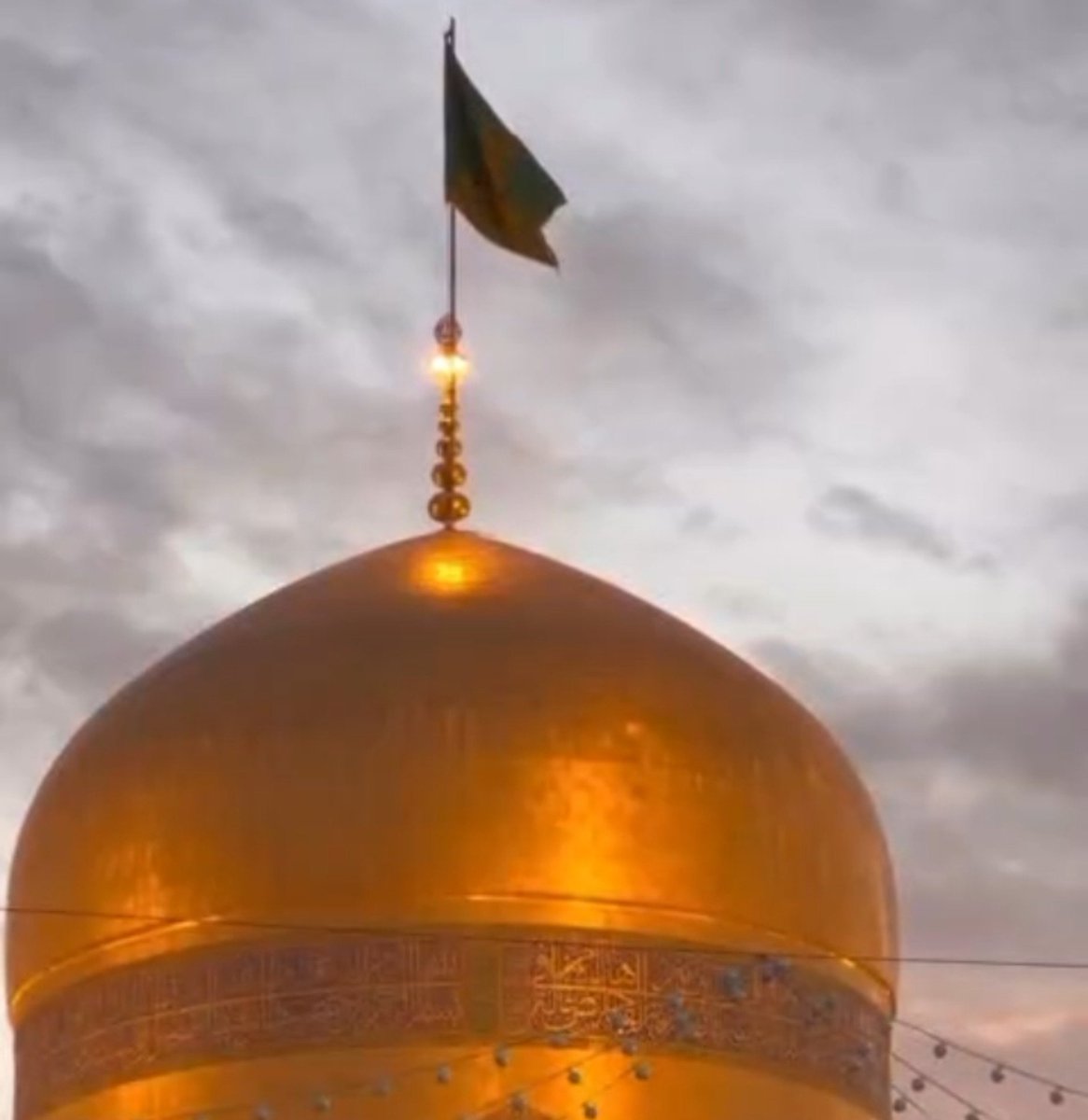 xarw9d's tweet photo. جای آقا مون پیش آقا امام رضا خوبه😭😭💔

#مکتب_ایستادگی https://t.co/zTmIi6UXK5