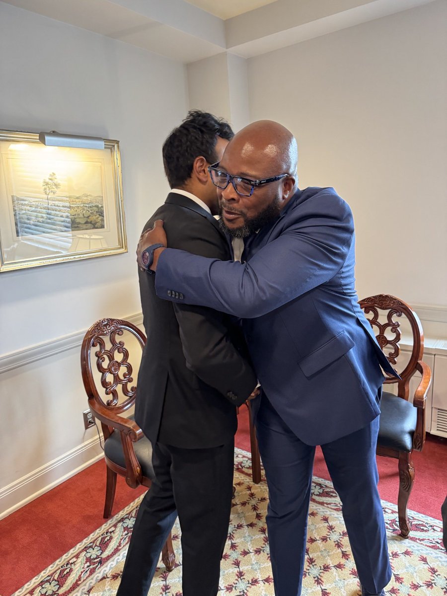 VivekGRamaswamy's tweet photo. A good morning meeting with black pastors and community leaders in downtown Cincinnati. Democrats take black voters for granted, many Republicans are reluctant to reach out. We’re doing it differently than both. https://t.co/GapDP8GGWp