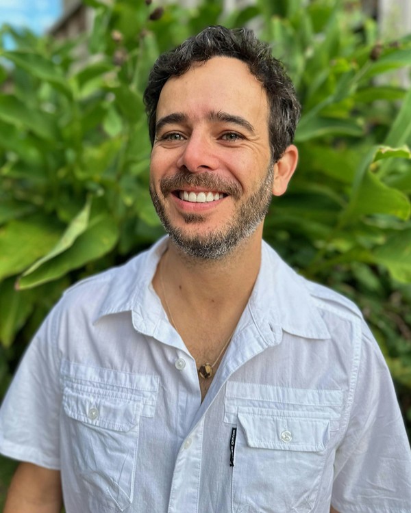 FSU_EOAS's tweet photo. A team of @FSU_EOAS researchers — including Armando Barsante Santos and Mariana Fuentes — discovered two distinct migration strategies among adult male green sea turtles!

To check out the article in @physorg_com, visit: https://t.co/daaVZRivrR.

@FloridaState @FSUResearch https://t.co/1RlWOYD7lp