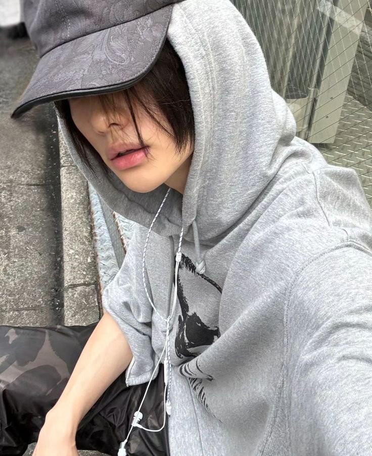 untldning's tweet photo. #moothunt day 5 !
⋮ ⌗ rica ノ major
   ults : skz &amp; hyunjin biased
𓂃 hyunlix truther
loves: kiiikiii, aespa, twice, &amp;team
— basic dni \ most fandoms welcomed • 
・・・・・
🏷️ #kpop #kpoptwt #stantwt ⊹ ˖
── ⟡ ˙
♡ or ⟳ to be moots https://t.co/d6xPnEo7y3