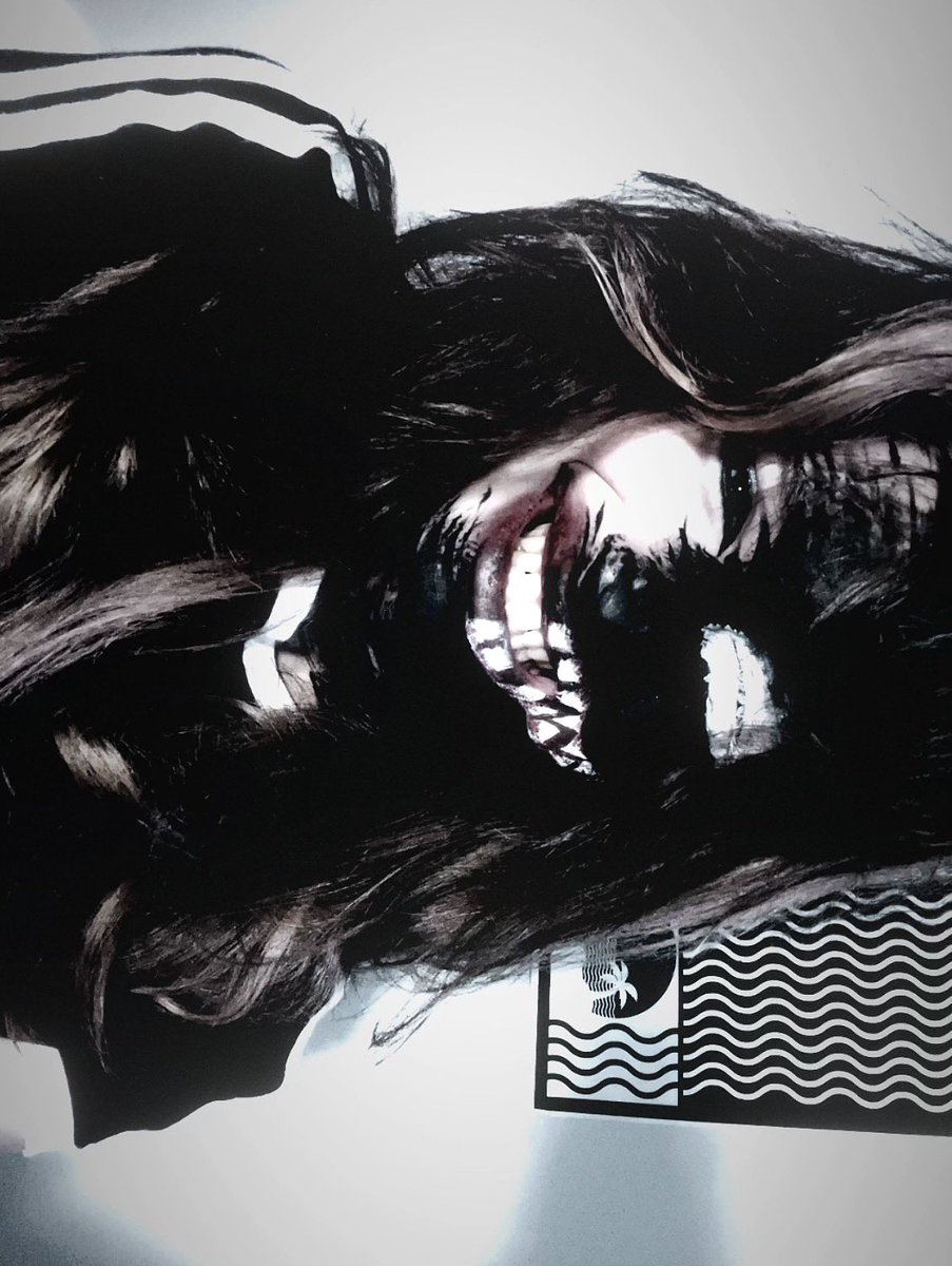 Agusshka's tweet photo. врываюсь к вам с закосом на венома👻 https://t.co/pj6G1PzhZv