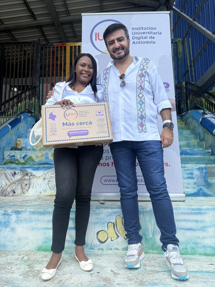 IUDIGITAL's tweet photo. Gracias a la Estampilla Pro IU Digital de Antioquia, el 10 % de los recursos recaudados se destina a la adquisición de equipos de cómputo para estudiantes destacados por su desempeño académico.

Hoy, 43 estudiantes de Arboletes reciben esta herramienta que fortalece su proceso formativo, impulsa sus sueños y reafirma que la distancia no debe ser una barrera para acceder a oportunidades.

Porque invertir en educación es acercar el futuro a cada territorio. 💻📚

IU Digital de Antioquia: más cerca de cada territorio, más cerca de cada sueño.