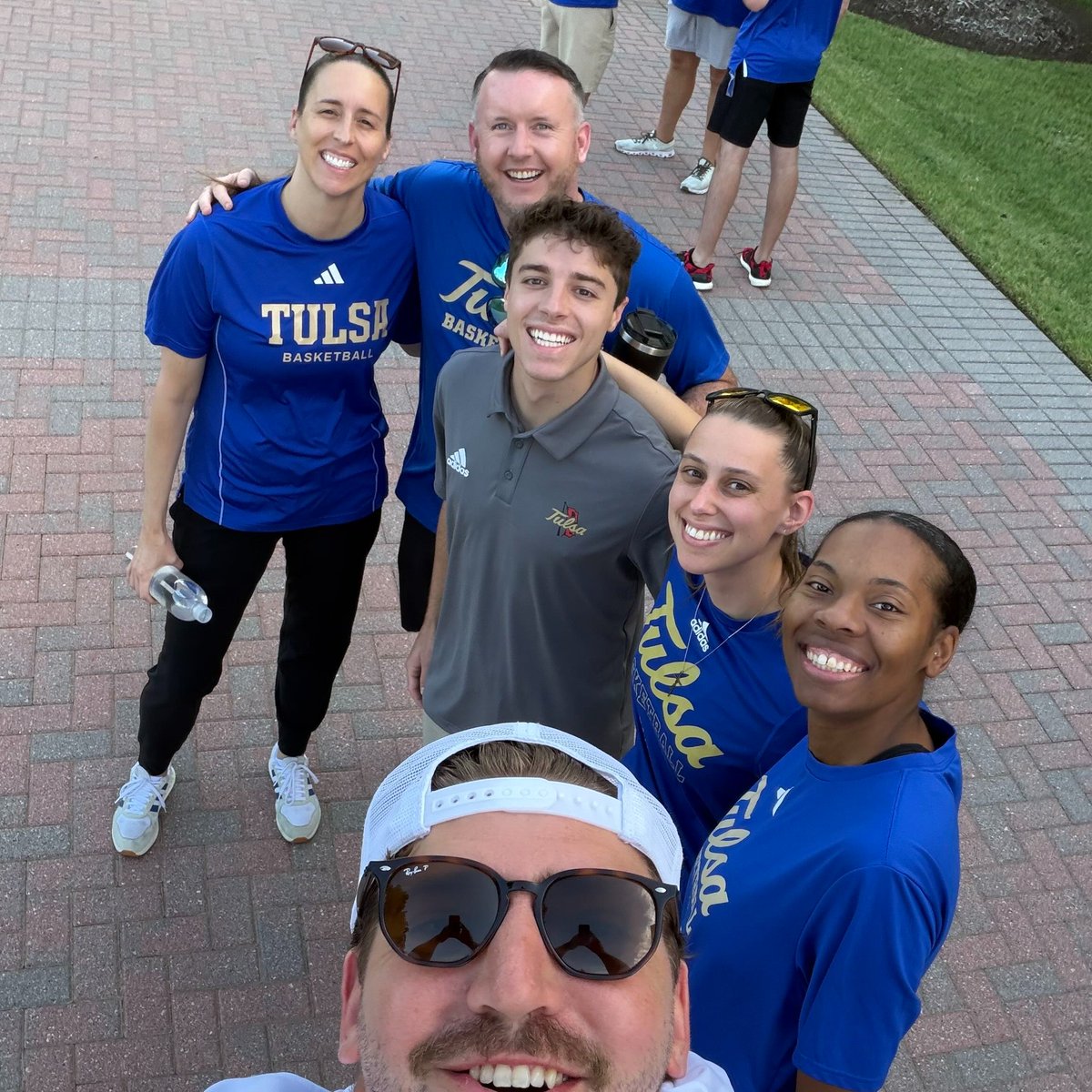 TulsaWBB's tweet photo. Nothing like Move-In Day at Tulsa! 💙💛

We loved getting the chance to lend a hand and welcome the Class of 2030 to campus today. Wishing our newest @utulsa students an incredible first year—welcome home! 🌀

#ReignCane https://t.co/IayryOg6tm