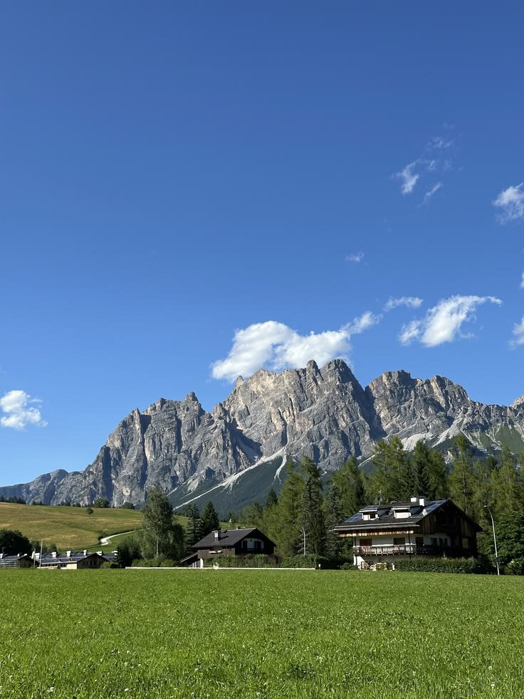 flower6260's tweet photo. Dolomites, Italy https://t.co/1Darld7zyf