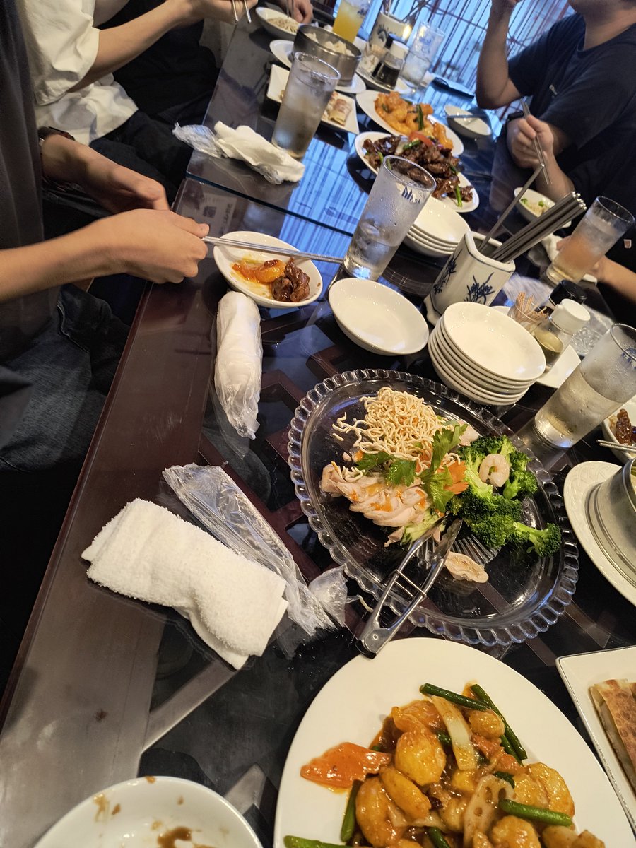 sformulamaman's tweet photo. チムメン&amp;先生でお疲れ様会ご飯→謎時間大黒 https://t.co/41uSUiWXRW