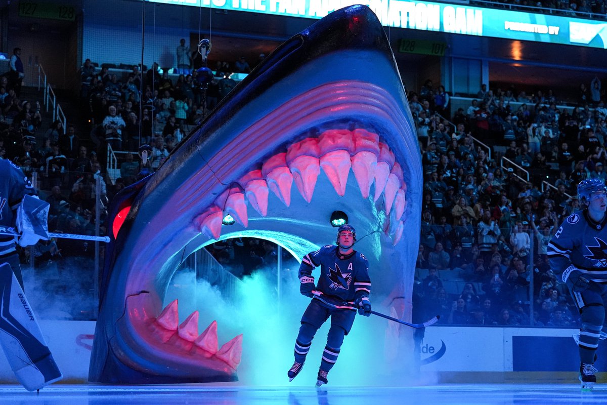 SanJoseSharks's tweet photo. Heard it was World Photography Day. 📸🔥 https://t.co/Zbd5n7gZDw