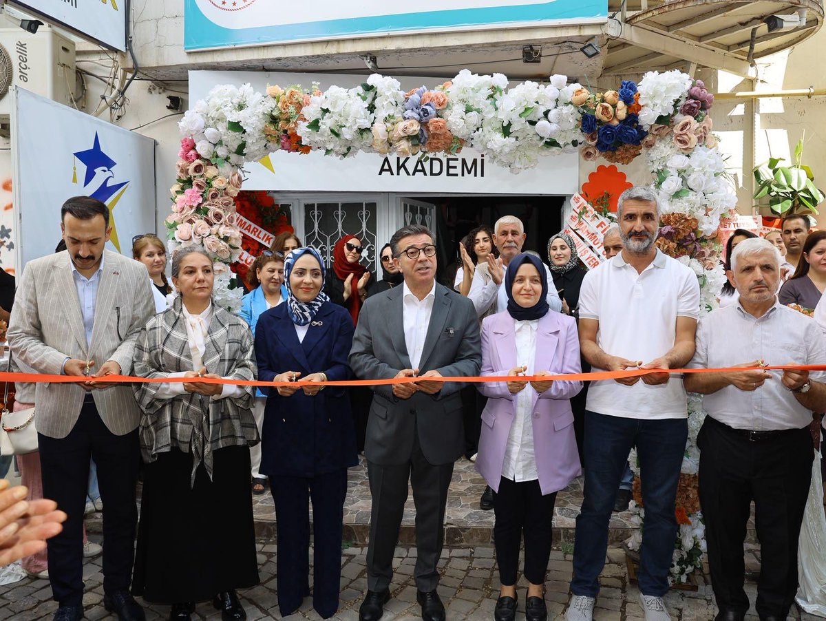 mhpsiverekk's tweet photo. Siverek Milliyetçi Hareket Partisi olarak, ilçemizde eğitim alanında hizmet vermek üzere faaliyete geçen ALL STAR AKADEMİ Eğitim Merkezinin açılışına katılmaktan büyük memnuniyet duyuyoruz.Eğitime yapılan her yatırımın, geleceğimize yapılan en kıymetli yatırım olduğuna inanıyoruz https://t.co/cVlJsPPwjg