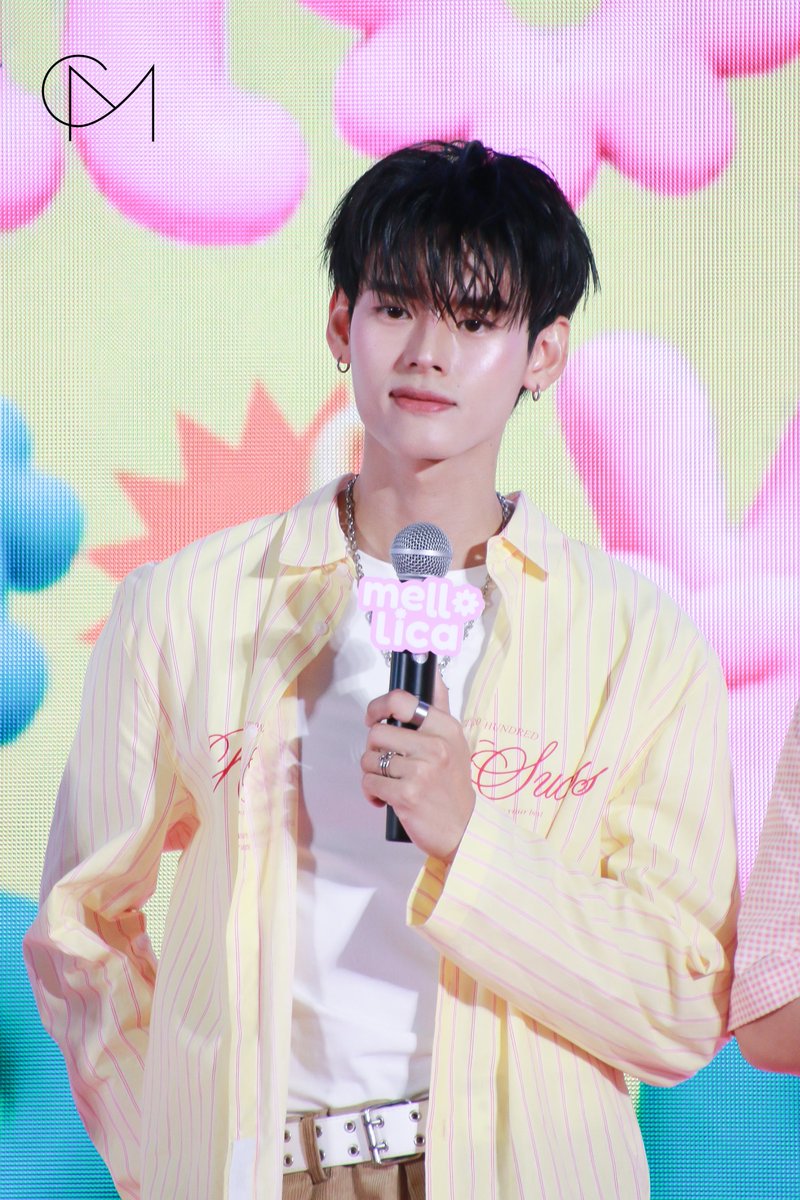 CM2Connect's tweet photo. “เน - PERSES” ร่วมโชว์ในงาน “MELLOLICA MOMENT OF YAY X PERSES”

PERSES WITH MELLOLICA

#MellolicaMomentOfYaYxPERSES 
#NAY_PERSES 
#PERSES #PERSES_TH
#MellolicaOfficial
#MellolicaMomentOfYaY https://t.co/SVFlufAyod