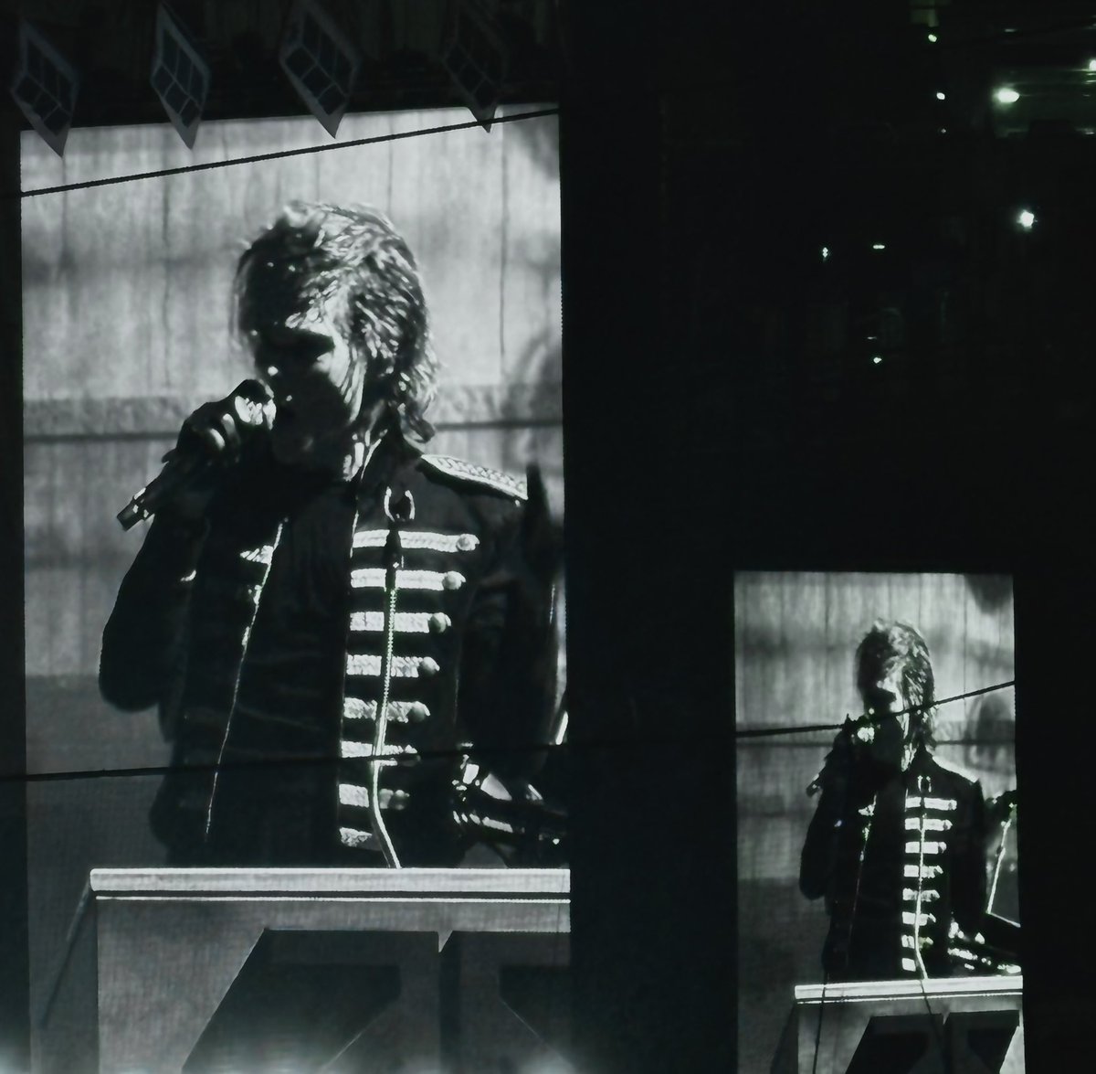 girlg3rm's tweet photo. photos of gerard way you have never seen bc i fckin took them...... #mcrdc #mcr https://t.co/GiBxTDN7ZV