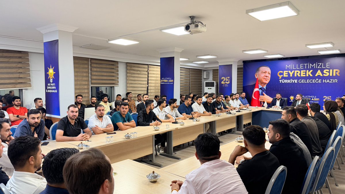 furkankucukk_'s tweet photo. 📍 AK PARTİ ŞANLIURFA İL BAŞKANLIĞI

Ak Parti Genel Merkez Gençlik Kolları MKYK Üyemiz ve Güneydoğu Anadolu Bölge Koordinatörümüz @ferdisenel25 ‘in katılımlarıyla; İl Yönetim Kurulu üyelerimiz ve 3 Merkez İlçe Yürütme Kurulu üyelerimiz ile  Toplantımızı gerçekleştirdik.

Toplantımızda, Anadolu'nun kapılarını bizlere açan Malazgirt Zaferi’nin 955. yıl dönümü kapsamında düzenlenecek programların hazırlıklarını ve teşkilat çalışmalarımızı kapsamlı bir şekilde değerlendirdik.

İl ve ilçe teşkilatlarımızla birlikte, Malazgirt’in tarihi anlamına ve ruhuna yakışır bir şekilde çalışmalarımıza kararlılıkla devam ediyoruz.

#şanlıurfa #AkGençlik #malazgirt 

@avyusufibis @bybekirbozdag @osmannazlier @milhamigunbegi @akgencliksurfa