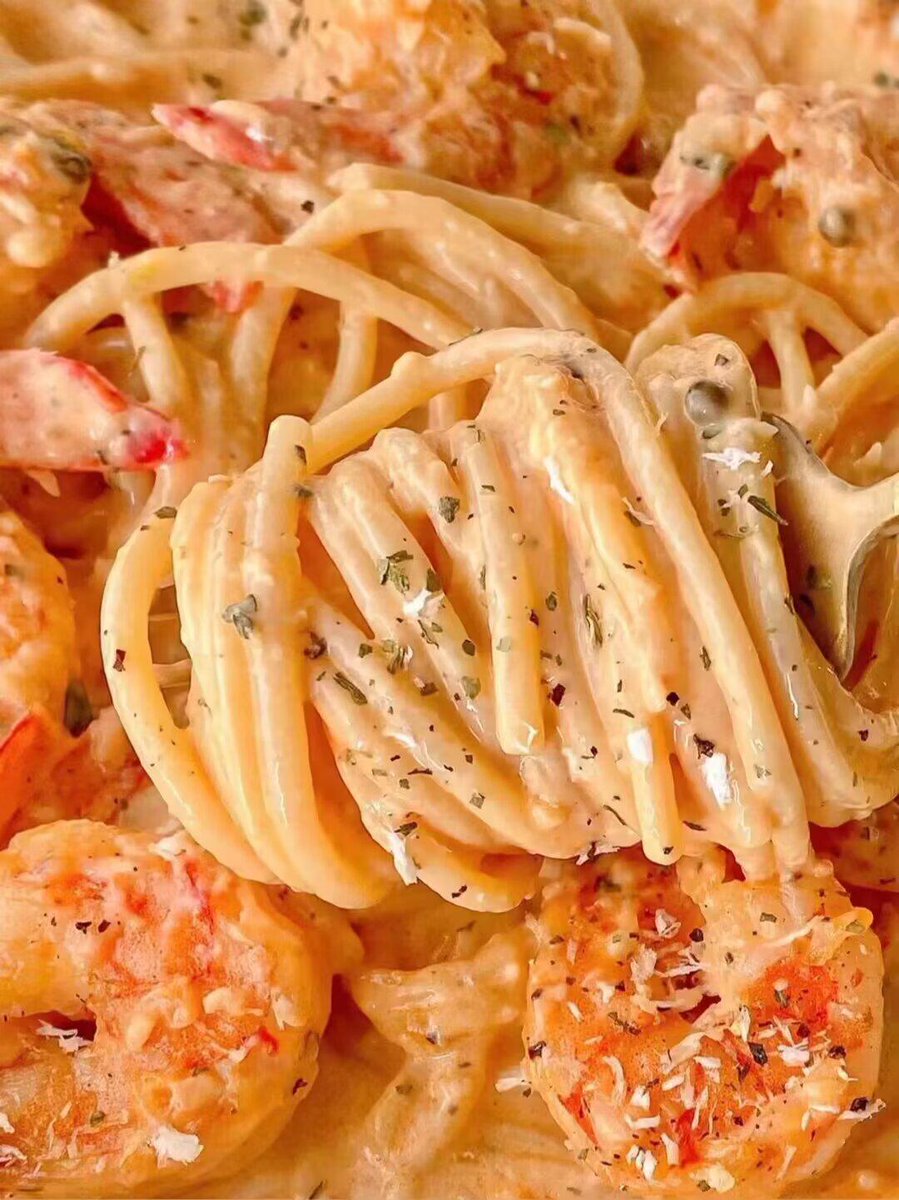 Jared55866280's tweet photo. Homemade garlic butter shrimp pasta  Creamy, garlicky, and ready in 15 mins—weeknight dinner win! #HomeCooking https://t.co/8QaxEsBwEw