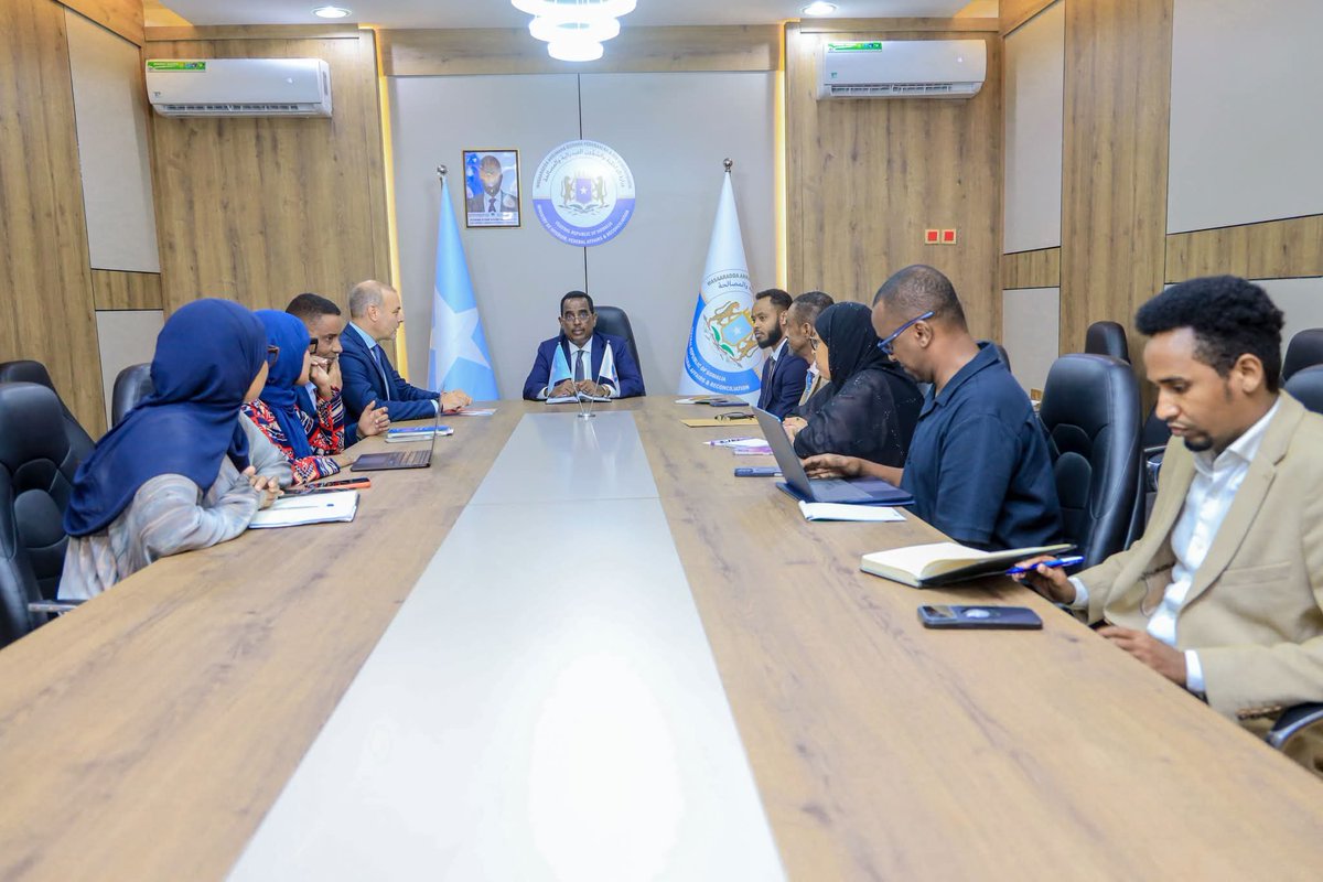 NCRIsom's tweet photo. H.E minister Ali Xosh met with Mr. Christophoros Politis, the newly appointed UNDP Representative in Somalia.
The meeting, attended by the NCRI Commissioner Mr. Liban Egal, focused on strengthening cooperation between the FGS &amp; UNDP in peacebuilding, stabilization,reconciliation. https://t.co/8nvzFoMTRo