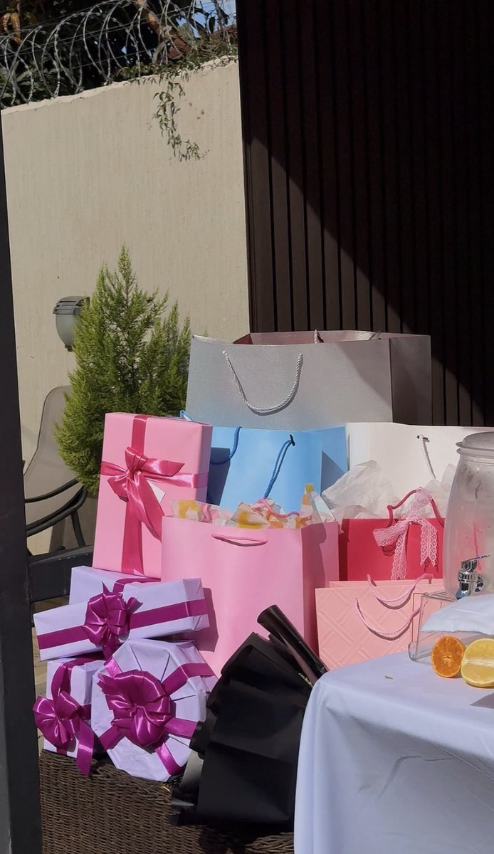 r0ttenveil's tweet photo. #JunisGardenParty i come bearing gifts, where’s the birthday girl? more importantly where’s the snack bar? /j https://t.co/71X3GNVR8g