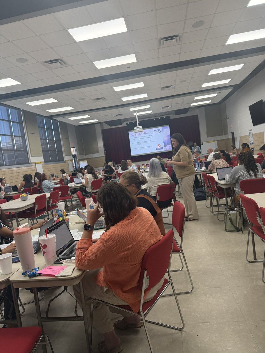 kristinleeper9's tweet photo. Coherence in intervention ! Students tiered and ready for name and need groups! Love this team of instructional leaders! Let’s gooooo GROW! @Anabel_Ruiz19 @IamBranum https://t.co/wf9Lyzxrgg
