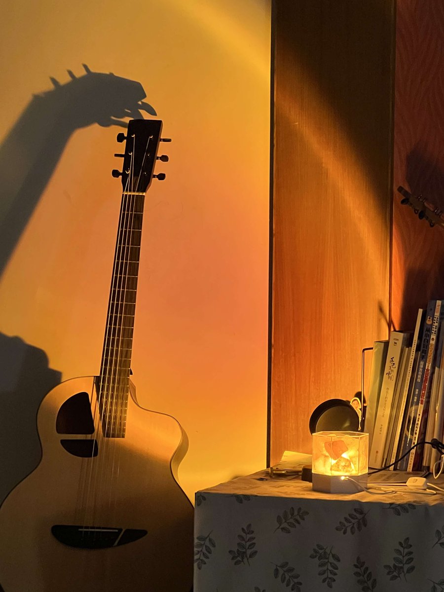 Danajaboo02's tweet photo. Just lost track of time while losing myself in this warm, soulful acoustic track—music that feels like a cozy hug for the ears https://t.co/A9Xvr3N97a
