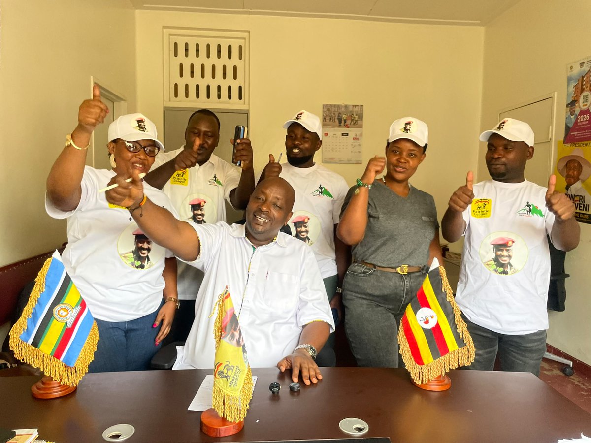 KatwirePolly's tweet photo. Thank you members  from kigezi tugyendane  for  the love and support you have for plu  and @mkainerugaba https://t.co/saD8AcCSUK