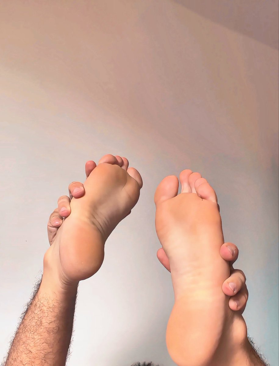 uberanonimosex's tweet photo. Una lengüita por acá? 🦶🏻🐷

@EventosGayMed @Itsdanobaezz @goodboyxxx95 https://t.co/vOUmOxSY0N