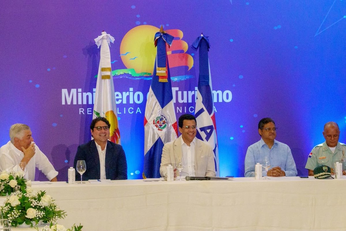 TurismoRD's tweet photo. 🗺️🚏 El alcance incluye los destinos de: Higüey, Punta Cana, Bayahíbe, Miches, Samaná, Las Terrenas, Puerto Plata, Santiago, Santo Domingo y Pedernales, entre otros.
#TurismoQueTransforma https://t.co/DQlG8vdDY5