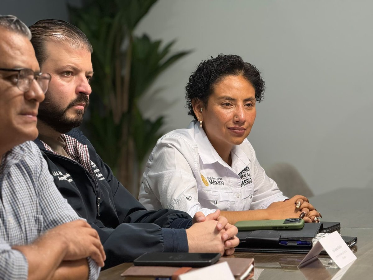 Bety_Olivares's tweet photo. Ayer por indicaciones de nuestra Presidenta, Dra. @Claudiashein acompañé a la Secretaria  de Gobernación, Lic. @rosaicela_ en la reunión de coordinación para los trabajos que se realizarán en los municipios Cotija, Los Reyes, Peribán, Tingüindín y Tocumbo, #Michoacán.

Atender las causas que generan la violencia y a l@s jóvenes, son prioridad para este gobierno, por ello trabajamos y avanzamos con responsabilidad y unidad.

#HumanismoMexicano
#PrimeroLosPobres
#LosJóvenesUnenAlBarrio 🇲🇽❤️