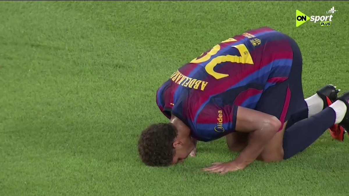 BarcaTimes's tweet photo. Hamze Abdelkarim didn't celebrate the goal against his former team Al Ahly and then went on to thank Almighty in prostration.

Respect 🇪🇬❤ https://t.co/FDZM6ODwSD