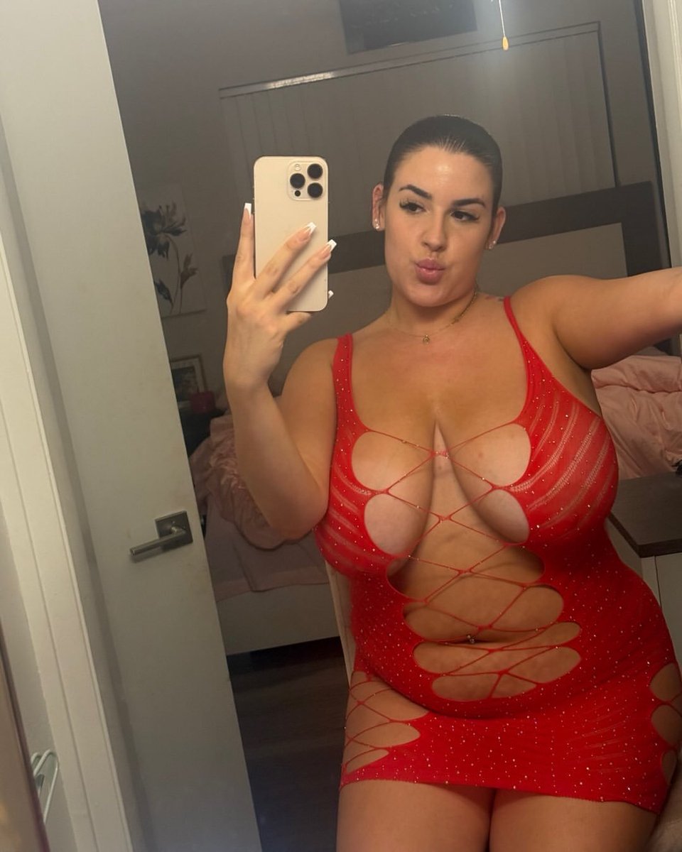 MorganKenn8v's tweet photo. It has been rough day though, but I finally made it back home 💋💋💋🌹 https://t.co/gJpjkjKJt2
