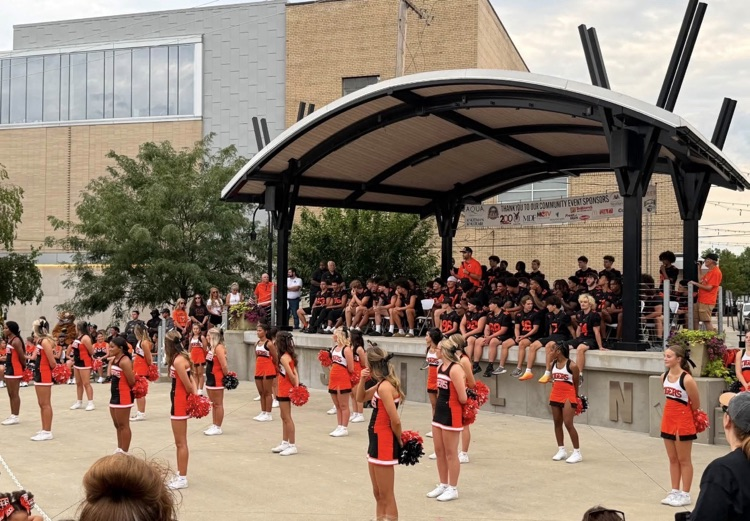 MassillonSchool's tweet photo. Tiger pride was on full display tonight at Duncan Plaza!🐯 https://t.co/rlMDUilMe2