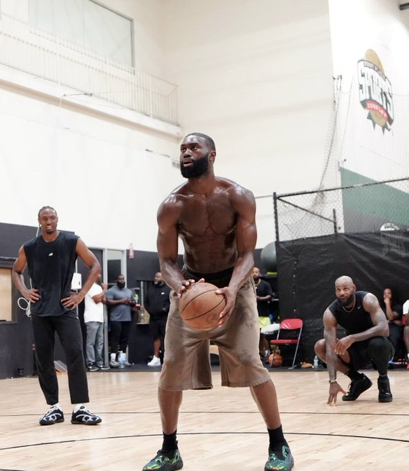 playboyswervo's tweet photo. Everyone told me Jayson Tatum was the best player on the Celtics. He gotta play Philly and New York 4 times this season. He also gotta play Miami 3 times. Nigga better prove he the best on that team like JB did last season. https://t.co/LcBC5PwryQ