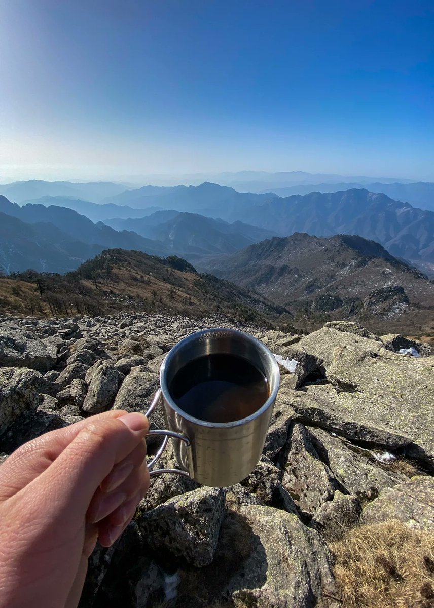sydein's tweet photo. Woke up to golden sunlight spilling over the mountain trail, hot coffee in hand, no plans for today—just the sound of wind and birds. This is why I roam. https://t.co/Sr2HI0Sdnu