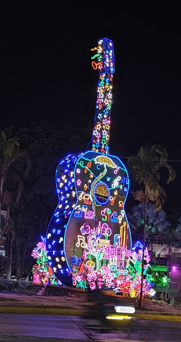 juliangborda's tweet photo. Ya ibagué está en navidad. https://t.co/Qit2HSxDTn