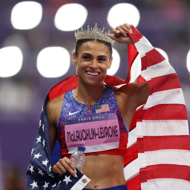 Stephen16799224's tweet photo. @_OwenM_ @dinaashersmith @PACESportsMgmt Ms Smith the crown looks good on you.  Stephen C. Mulligan “Smith” business partner, LOL https://t.co/UEBoux9vLZ