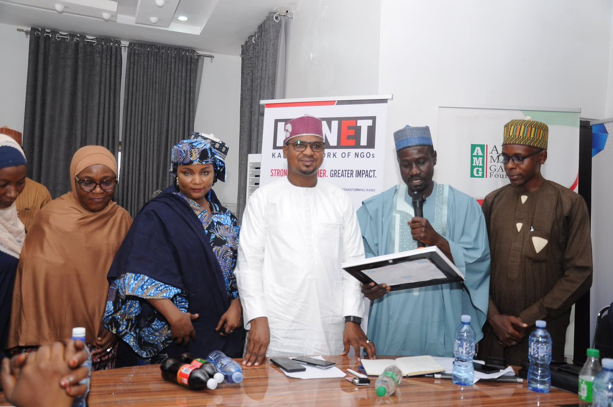 Aliyubello21's tweet photo. KANET has honoured the Managing Director of REMASAB, Dr. Muhammad S. Khaleel, for his outstanding service and contribution to the development of Kano State, particularly in waste management and environmental sanitation.

#KANET #REMASAB #Kanostate https://t.co/HjMLtljfc2