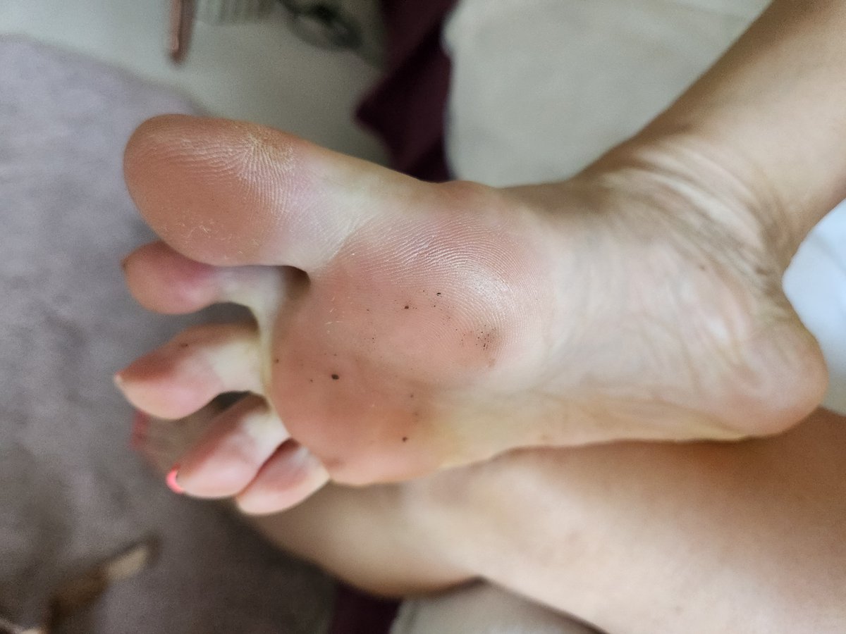 juliette6938's tweet photo. Vous aimez le résultat d une matinée en talons 🫦👆👡💦👅🧎‍♂️sale chien lécheur https://t.co/mc6HnU2Nni