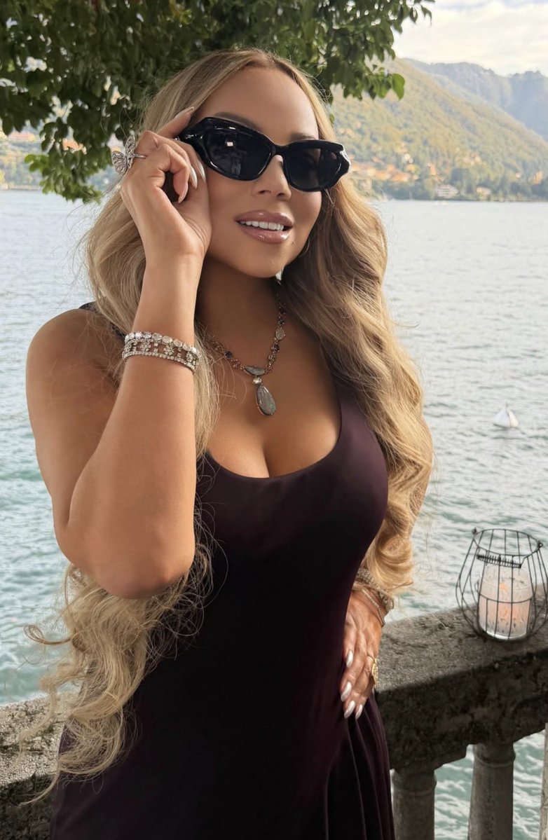 PopTingz's tweet photo. Mariah Carey looks absolutely gorgeous in new photos. https://t.co/LFXIeD1aEU