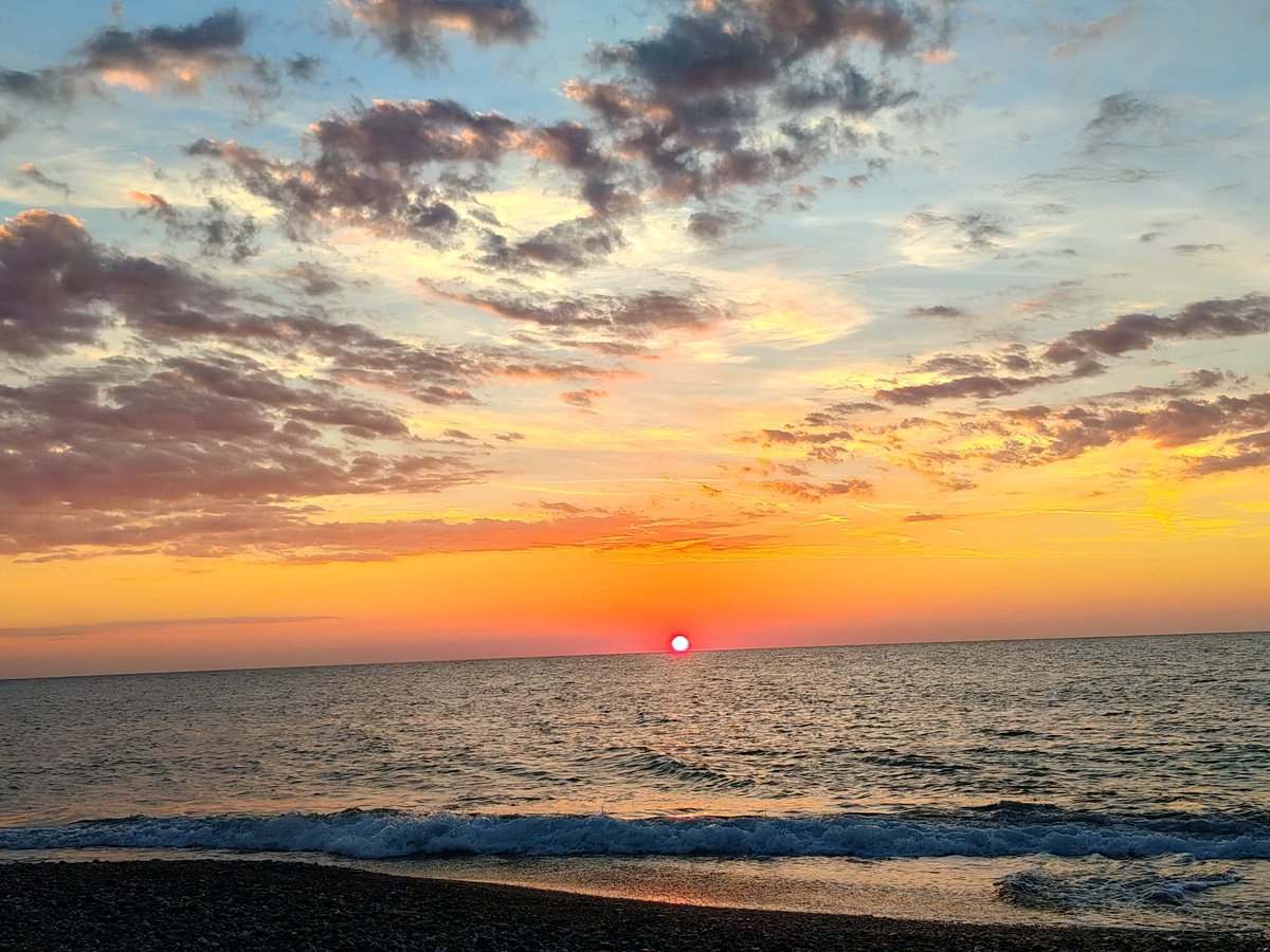 Maryoline7's tweet photo. Eccolo! Il tramonto del 19 Agosto 2026...non potevo non postarlo.
#CapoDorlando
#SempredallaMiaSicilia❤️ https://t.co/gWYUAQUC5t