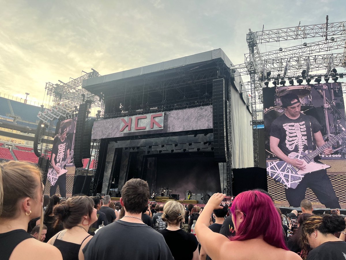 azureuh's tweet photo. New Best Night of my Life dropped https://t.co/r4u3ibBcnc