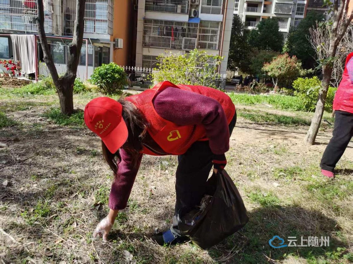 Venya71's tweet photo. Just finished a 4-hour community park cleanup with 15 lovely volunteers! Picked up 20kg of trash and made our local green space way nicer for everyone. Small steps make big changes ， https://t.co/bVsFMt0NOs