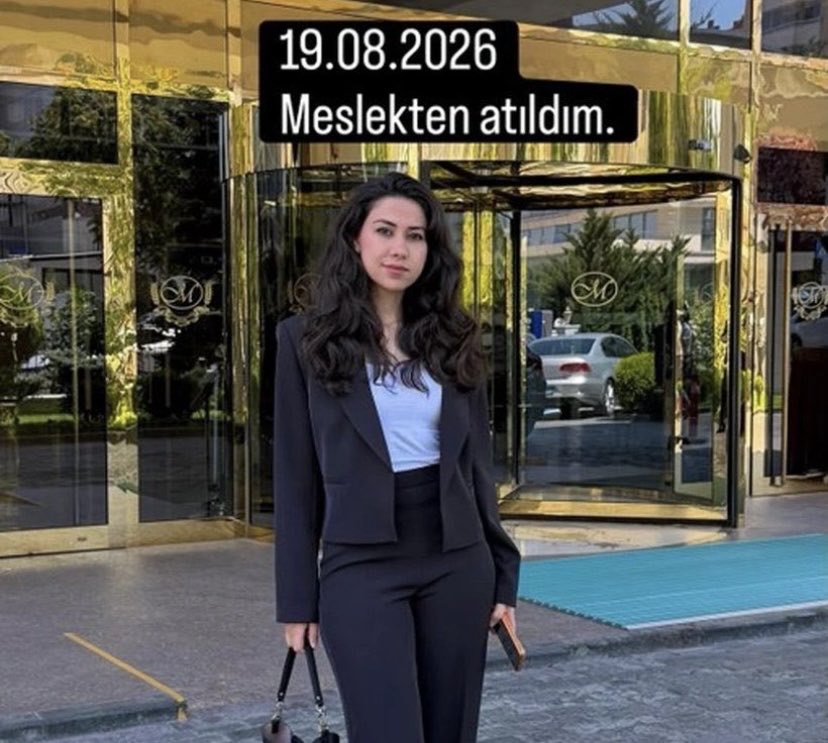 Hanmaga81's tweet photo. Hemşire İkra Avcı meslekten atıldığını duyurdu ‘Hakkım haram olsun’ dedi 

Allah hakkını bırakmasın inşallah 
Eşitiz diyorlar, alın size eşitlik, alın size Kürt sorunu https://t.co/SEuIFbvkHT