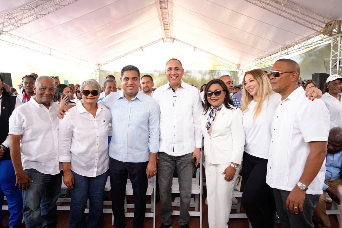 nelsonarroyop's tweet photo. Con mucha emoción participé en el primer picazo para el remozamiento del Complejo Deportivo de San Pedro de Macorís, una obra esperada por años. Gracias al presidente @LuisAbinader y al ministro @KelvinCruzRD por hacer realidad este anhelo. ¡Enhorabuena, San Pedro! 🇩🇴 https://t.co/hMlT5cDt48