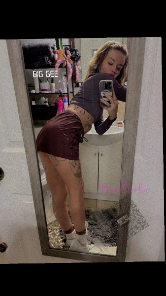 Godd3ssMarianna's tweet photo. Don’t forget to make me happy silly little beta beta beta  https://t.co/6MdXrrjp0C https://t.co/5mVyq2vncA