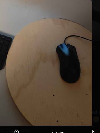 ergiszn's tweet photo. @Gaddargoty @Noel83375712 bro are u fucking retarted just put ur mouse on the desk https://t.co/sYrcM6SocC