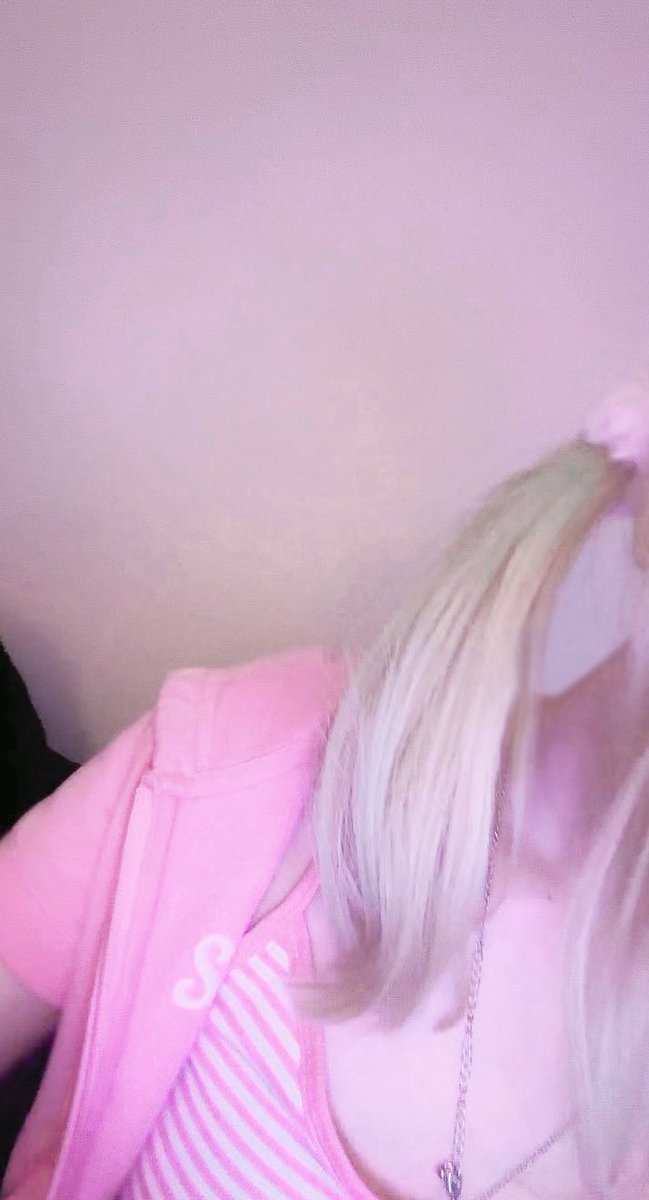 poptdrtt's tweet photo. cute pics from when i went out :p #cutetwt #pinktwt #girlytwt #egirl https://t.co/TSU7yOXC3G