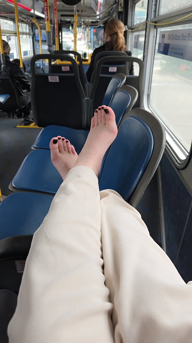 spoilgwenx's tweet photo. the queen of risky public feet shows 👑 https://t.co/rOWD2R4JtM