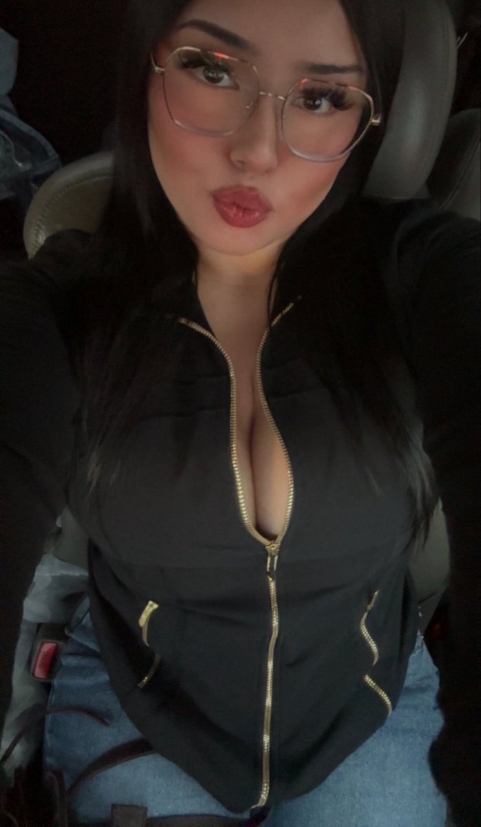 thiccdaij's tweet photo. Peekaboo 😋🍒 https://t.co/E1TmnBzrxb