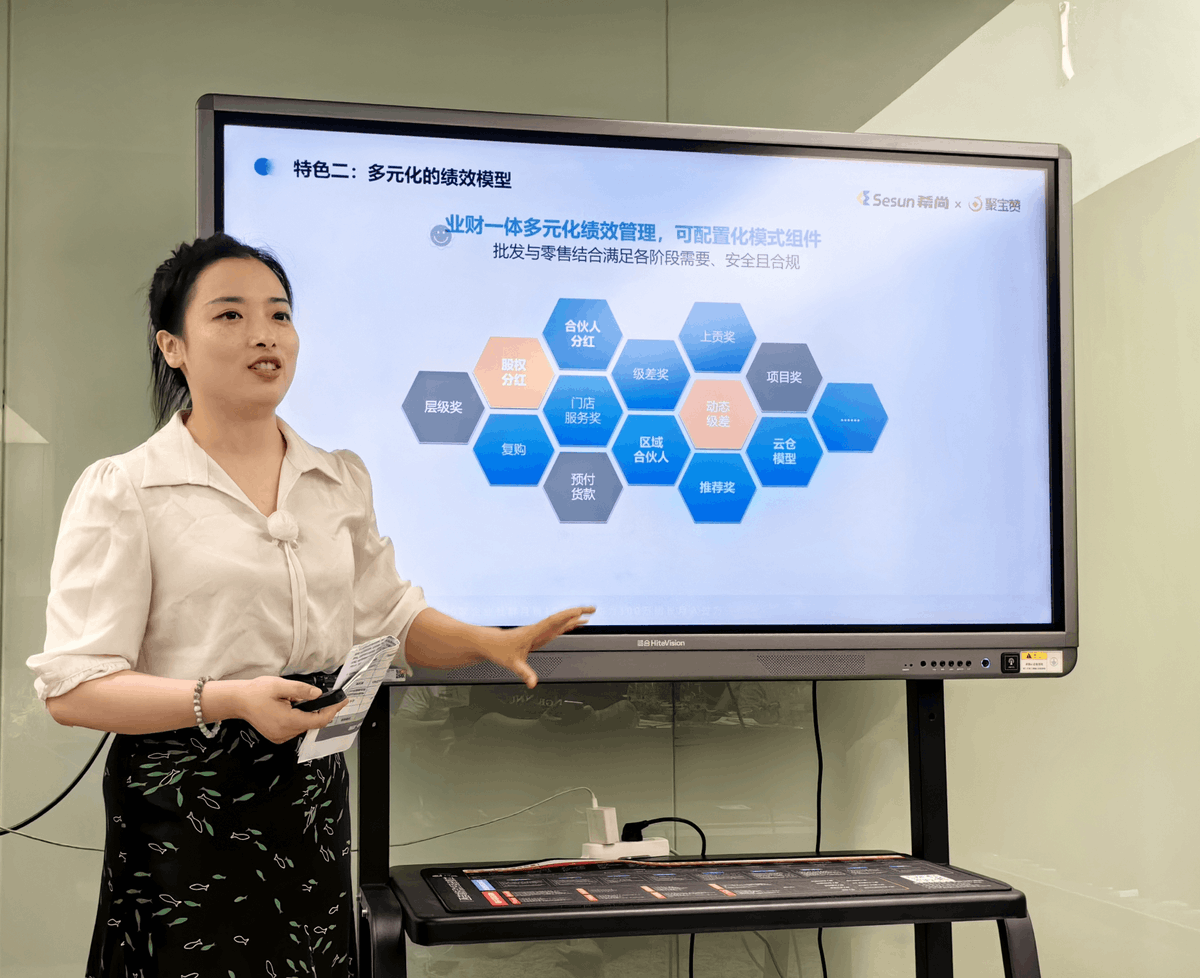 9s6j2Bz9Bfdqm's tweet photo. Spent an inspiring afternoon at the "New Digital Marketing Trends" lecture! Learned actionable insights from industry pros and connected with fellow marketers. Ready to level up my strategies! ， https://t.co/cd1TuHWRPw
