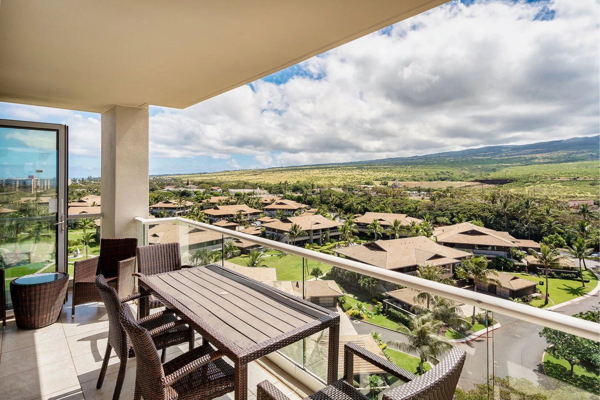 VacationMauiNet's tweet photo. Wake up to West Maui Mountain views at Honua Kai Hokulani 934. 🌴 Enjoy an oversized lanai, 2 king beds, resort pools &amp; direct access to North Kaanapali Beach. 

Book direct at https://t.co/EdnYH0l2ui 

#Maui #Kaanapali #Hawaii https://t.co/hCdiB7J53z