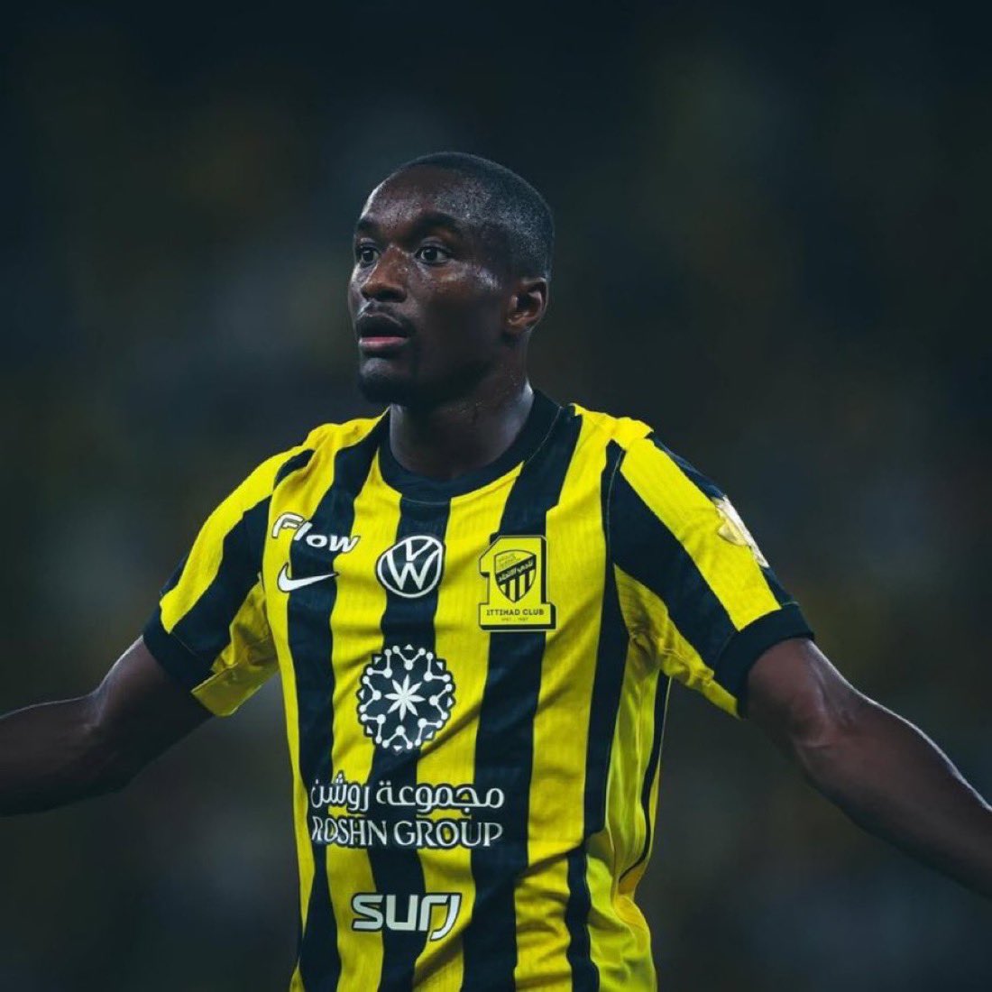 enuior's tweet photo. Al-Ittihad fans are demanding that you stay.
Your agent and Al-Ittihad’s management want to benefit financially from selling your contract

You should stand with the coach, the fans, and your family.💛🖤🐅
@MoussaDiaby_19 
#Diaby_stay_with_ittihad https://t.co/3XqPG0Uk9Q