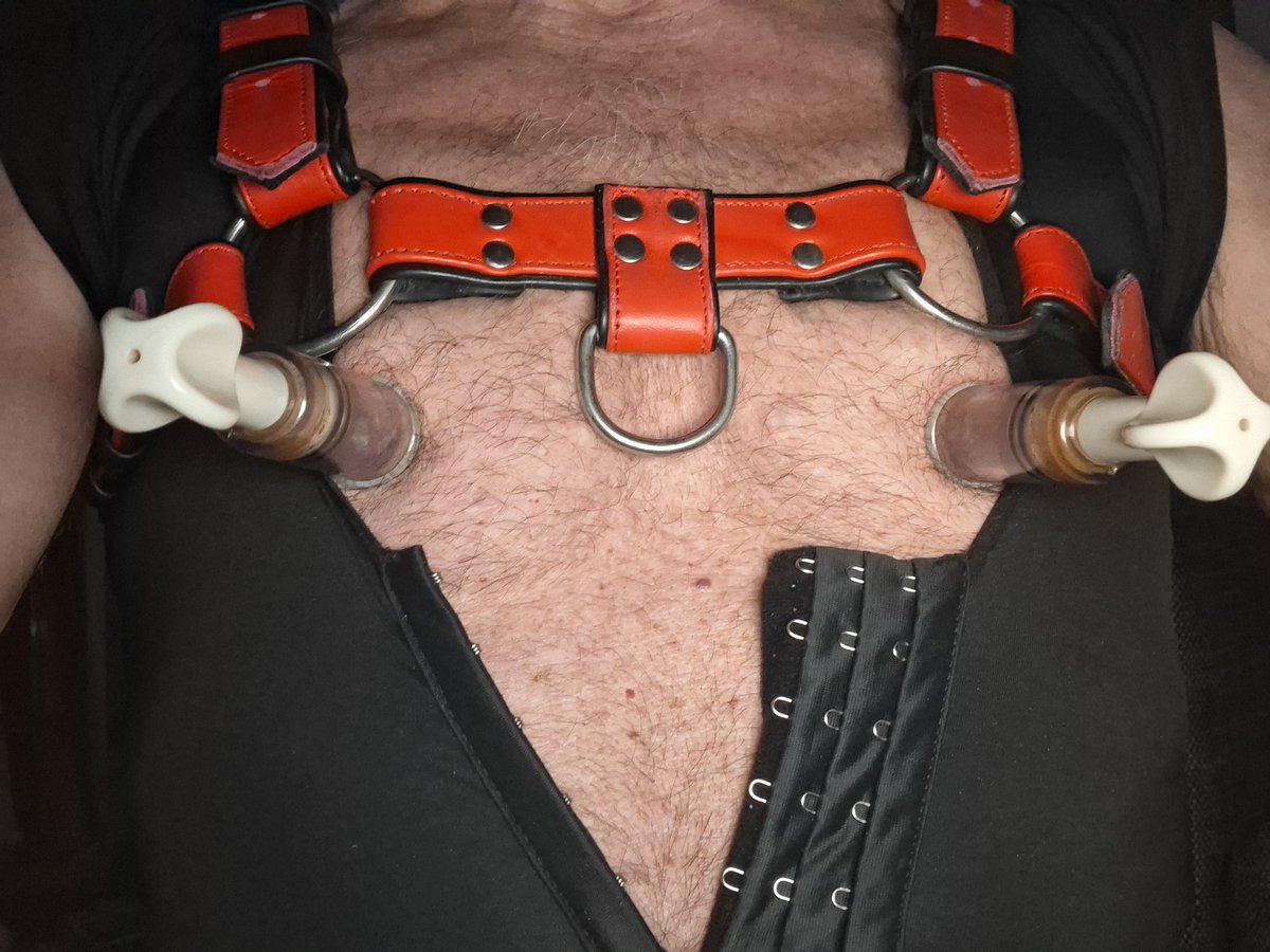 ffozstyle's tweet photo. Stretching my nipples. https://t.co/H08h1QZoRV