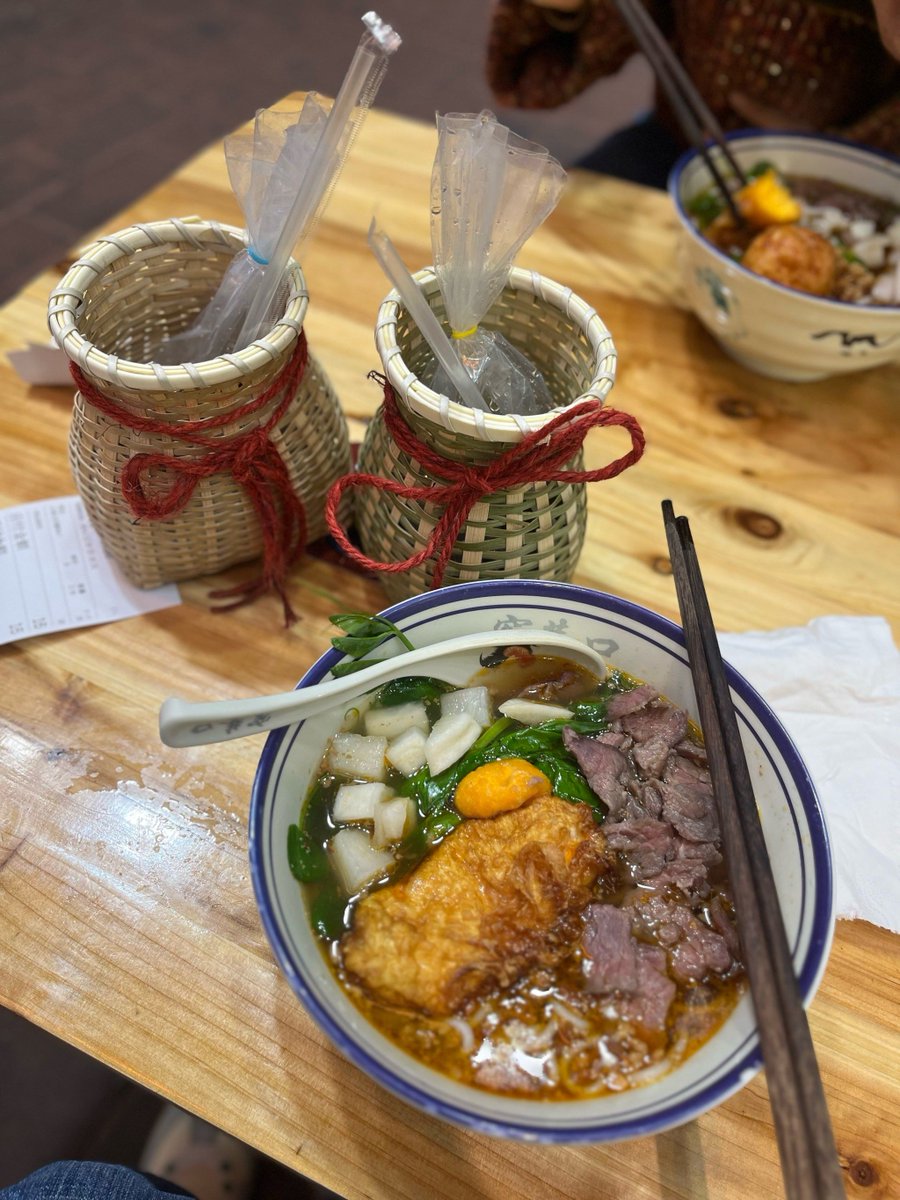 crosewell69's tweet photo. It's 11 PM. Warm ramen, soft steamed buns, and quiet chatter at the corner stall—tiny joys that make the night feel gentle. https://t.co/Hl38DjrddA